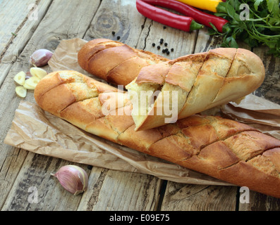 Knusprige Knoblauchbaguette Stockfoto