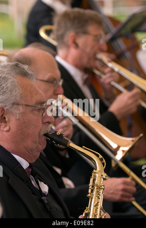 Alton Concert Band Unterhaltung der Massen an oakhanger kann Fayre, oakhanger, Hampshire, UK. Stockfoto