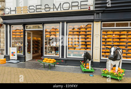KÄSE FÜR DEN VERKAUF IM MARKTPLATZ DELFT HOLLAND Stockfoto