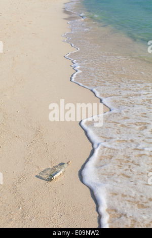 Eine Flaschenpost am Strand Stockfoto