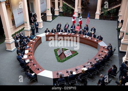 Ansicht von oben, wie US-Präsident Barack Obama trifft sich mit Präsident Enrique Peña Nieto von Mexiko und Premierminister Stephen Harper von Kanada, im Palacio de Justicia während der North American Leaders Summit 19. Februar 2014 in Toluca, Mexiko. Stockfoto