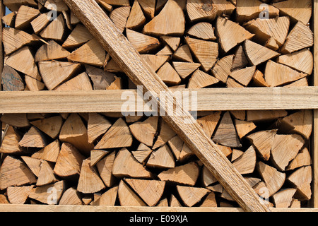 Eine große Holzstapel für Brennholz, Ein grosser Holz Stapel Fuer Brennholz Stockfoto