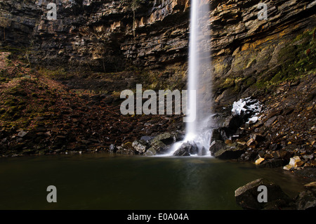 Fuß des Wasserfalls Hardraw Kraft auf Hardraw Beck bei Hardraw in der Yorkshire Dales National Park, North Yorkshire. Februar. Stockfoto