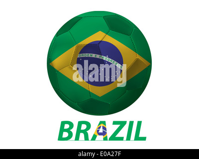 Fußball mit Brasilien-Flagge isoliert in weiß Stockfoto