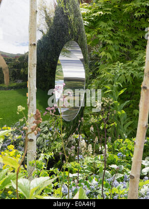 Malvern, Worcestershire, UK, 7. Mai 2014 RHS Malvern Frühjahr zeigen.  Rosig und Victory Garden von Samantha Willis entworfen. Bildnachweis: Ian Thwaites/Alamy Live-Nachrichten Stockfoto