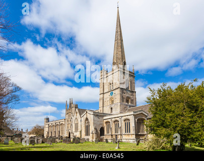 St. Johannes Baptist Kirche Burford gepflegtes England UK EU Europa Stockfoto