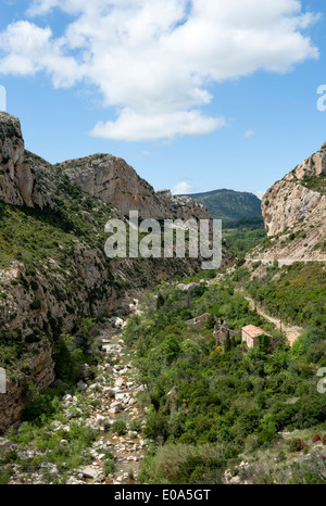 Die Gorges de Gouleyroux, gebildet durch den Verdouble-Fluss in der Nähe von Duilhac-Sous-Peyrepertuse, Aude, Languedoc-Roussillon, Frankreich Stockfoto