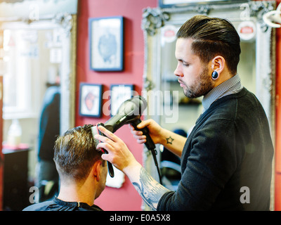 Friseur Haar Föhnen Kunden Stockfoto