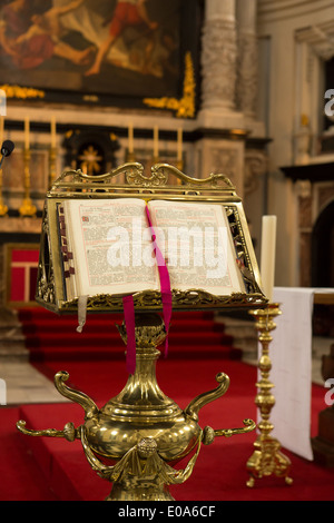 Sint Walburgakerk Kirchenraum in Brügge, Brügge, Belgien Stockfoto