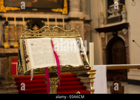 Sint Walburgakerk Kirchenraum in Brügge, Brügge, Belgien Stockfoto