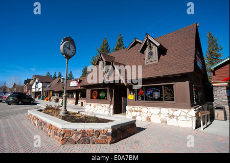 Dorf fahren, Big Bear Lake, Kalifornien, USA. Stockfoto