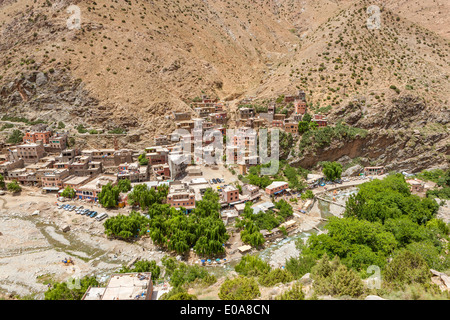 Blick von der Ortschaft von Setti Fatma im Ourika Tal in das Atlasgebirge, Marokko, Nordafrika. Stockfoto