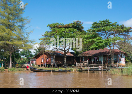 Haus im Dorf am Ufer des Inle See, Shan State in Myanmar Stockfoto