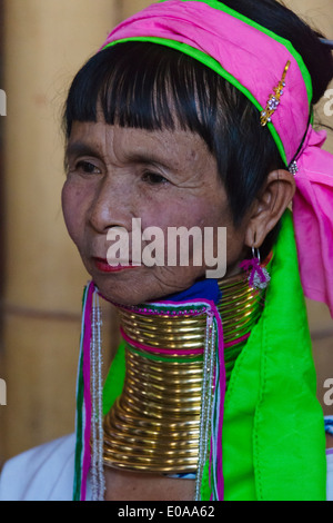 Padaung (Kayan Lahwi) Trägerin Messing Hals Spulen, Inle-See, Shan State in Myanmar Stockfoto