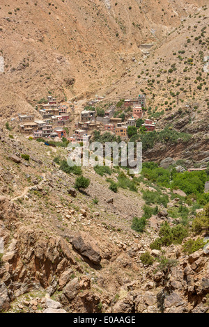 Blick von der Ortschaft von Setti Fatma im Ourika Tal in das Atlasgebirge, Marokko, Nordafrika. Stockfoto