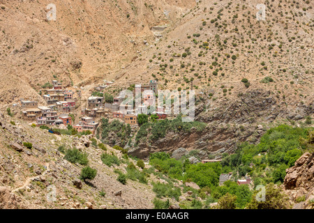 Blick von der Ortschaft von Setti Fatma im Ourika Tal in das Atlasgebirge, Marokko, Nordafrika. Stockfoto