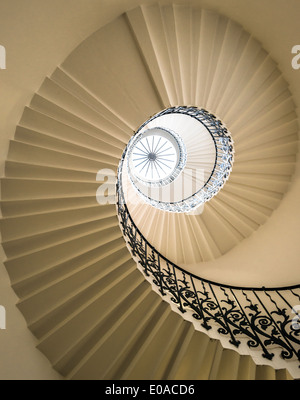 Tulpe-Treppen - auf den Kopf Ansicht einer Wendeltreppe Stockfoto