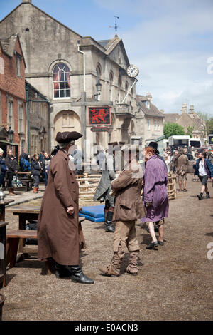 Corsham, Wiltshire, UK. 7. Mai 2014. High Street Corsham ist für die Dreharbeiten zu der neuen BBC-Historiendrama Poldark Cornwall 18. Jahrhundert umgebaut. Stockfoto