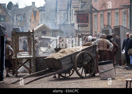 Corsham, Wiltshire, UK. 7. Mai 2014. High Street Corsham ist für die Dreharbeiten zu der neuen BBC-Historiendrama Poldark Cornwall 18. Jahrhundert umgebaut. Stockfoto