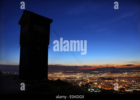 Panoramablick Nachtansicht von Athen aus Hymettus ("Ymittos") Berg, Attika, Griechenland Stockfoto