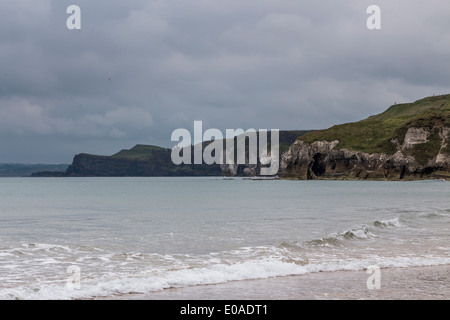 Northern Ireland rosa Portrush White Rock Beach Küstenstraße Stockfoto