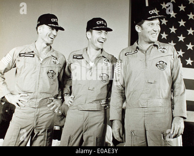 Foto aus der Wally Schirra Collection mit Artefakten von Apollo 7, der ersten bemannten Apollo Mission, die Schirras Beiträge hervorhebt. Stockfoto