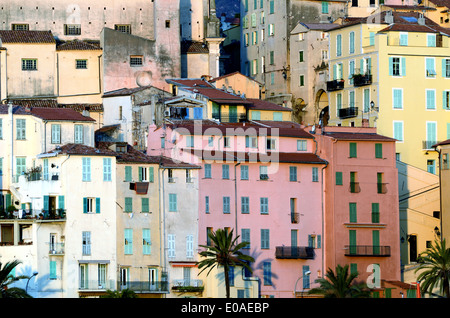 Bunte Häuser in der Altstadt Menton Alpes-Maritimes Frankreich Stockfoto