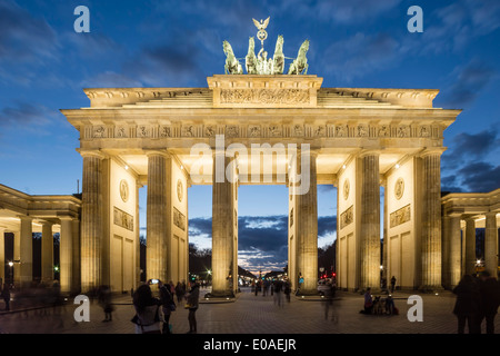 Berlin, Brandenburger Tor, die Quadriga, Dämmerung, Stockfoto