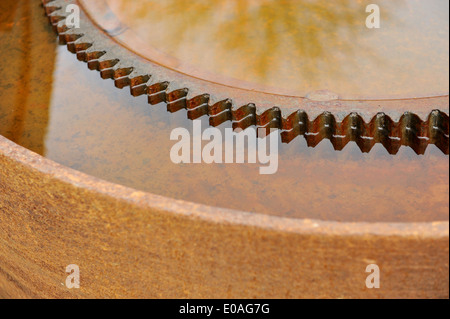 Detail mit einem rostigen industrielle Kettenrad Stockfoto