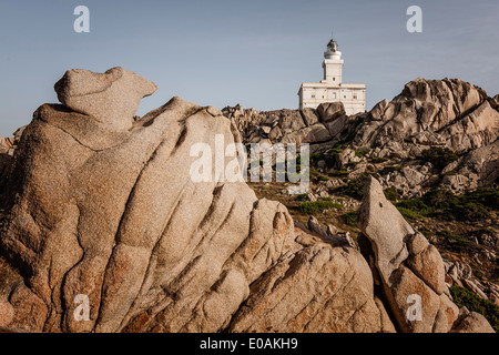 Italien Sardinien Capo Testa bizarre Felsen Landschaft Leuchtturm Stockfoto