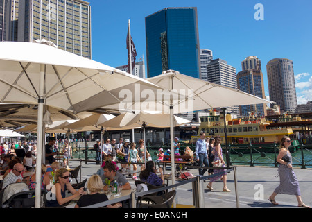 Sydney Australien, Skyline der Stadt, Wolkenkratzer, Hafen von Sydney, Hafen, East Circular Quay, Promenade, Restaurant Restaurants Essen Essen Essen Essen, Café, Al Fresco s Stockfoto