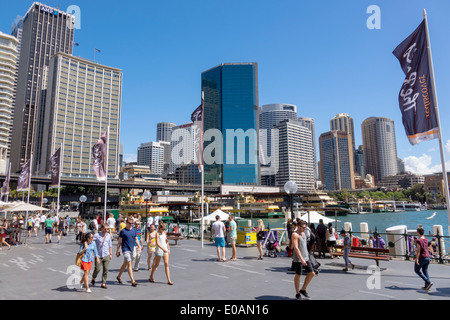 Sydney Australien, Skyline der Stadt, Wolkenkratzer, Sydney Harbour, Hafen, East Circular Quay, Promenade, Walking, AU140309032 Stockfoto