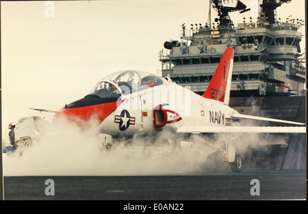 Der McDonnell Douglas T-45A Goshawk ist ein Trägerflugzeug der US Navy. Er wurde für die Ausbildung von Marinefliegern entwickelt und basiert auf dem British Hawk. Stockfoto