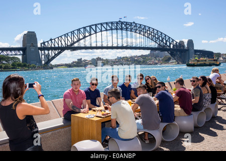 Sydney Australien, East Circular Quay, Promenade, Sydney Harbour Bridge, Hafen, Promenade, Opera Bar, Restaurant Restaurants Essen Essen Essen Essen Café Cafés, al fresco Stockfoto