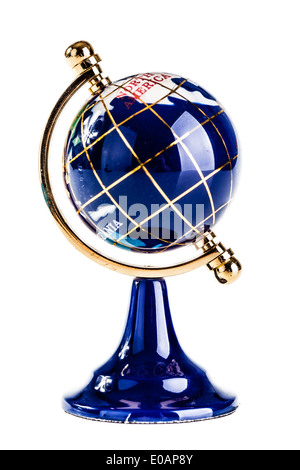 einen kleinen und niedlichen Globe über einen weißen Hintergrund isoliert Stockfoto