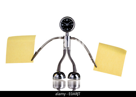 ein Chrom-Roboter förmigen Uhr vor einem weißen Hintergrund isoliert Stockfoto