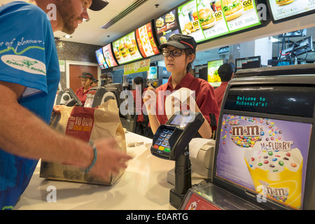 Sydney Australia, New South Wales, Circular Quay, McDonald's, Burger, Hamburger, Franchise, Restaurant Restaurants Essen Essen Essen Essen Essen Essen gehen Cafe Cafés Bistro Stockfoto