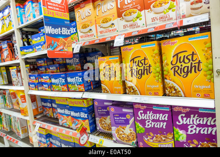 Sydney Australia, Coles, Lebensmittelgeschäft, Supermarkt, Lebensmittel, Verkauf, Regale, Frühstück, Müsli, Boxen, Kellogg's, Sweet-Tix, konkurrierende Marken, AU140309306 Stockfoto