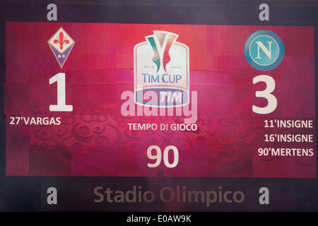 Rom, Italien. 3. Mai 2014. Der endgültige Anzeiger Fußball: Lorenzo Insigne von Napoli feiert nach dem Gewinn der Coppa Italia (TIM Cup)-Endspiels zwischen ACF Fiorentina 1-3 SSC Napoli im Stadio Olimpico in Rom, Italien. © Maurizio Borsari/AFLO/Alamy Live-Nachrichten Stockfoto