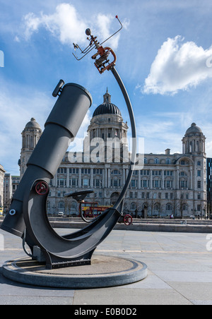 Himmel und Erde Teleskop und Planetarium Pier Head mit Port of Liverpool Building nach hinten Stockfoto