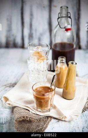 Thai Eistee mit schwarzer Ceylon Tee und süße Kondensmilch Stockfoto