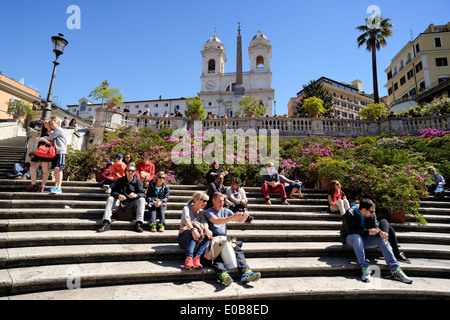 Italien, Rom, Spanische Treppe mit Blumen im Frühling Stockfoto