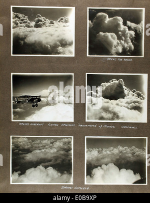 Dieses ganzseitige Foto, aufgenommen von Edwin Newman, zeigt die Operationen der RAF im Nahen Osten mit Flugzeugen, die über den Wüsten von Kairo in Ägypten im Einsatz sind. Es ist Teil der Sammlung des San Diego Air and Space Museum, die die militärische Luftfahrt während der Konflikte in der Region zeigt. Stockfoto