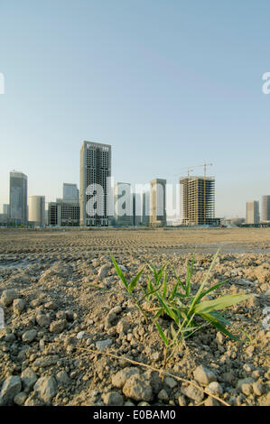 TIANJIN, China. 5. MAI 2014. Das unvollendete Büro- und Wohngebiet Hochhäuser des neuen Yujiapu Finanzviertels, Teil des Binhai Neubaugebiet stehen gespenstisch leer. Nach Meinung der Analysten von Nomura Chinas Immobilienblase geplatzt, und die Wirtschaft des Landes könnte dramatisch langsam, es sei denn, Beijing mit neue Konjunkturmaßnahmen Schritte. © Olli Geibel Stockfoto