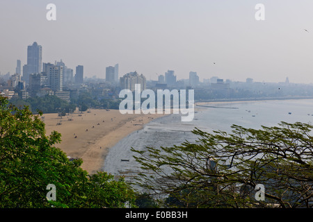 Mumbai Marine Drive Ansichten, Luxus-Wohnungen, Häuser, Parsi Türme des Schweigens, grünen Wohngegend, Gärten, Mumbai, Bombay, Indien Stockfoto