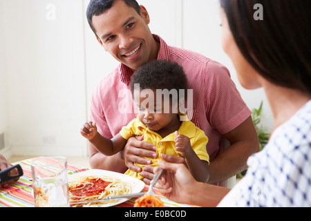 Familie Mahlzeit zusammen zu Hause Stockfoto