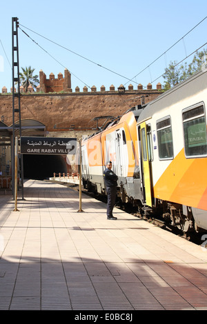 Gare Rabat Ville. Bahnhof Rabat Stadt, in der Hauptstadt Rabat, ist eine der wichtigsten Stationen in Marokko. Stockfoto