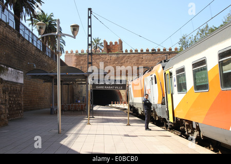 Gare Rabat Ville. Bahnhof Rabat Stadt, in der Hauptstadt Rabat, ist eine der wichtigsten Stationen in Marokko. Stockfoto