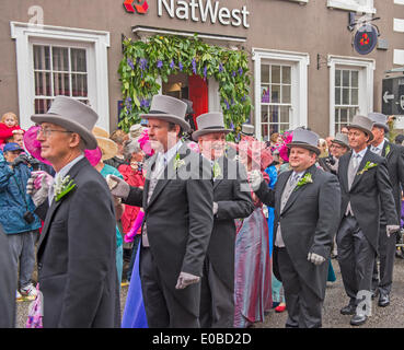 Helston Flora Tag 2014 Mittag Tanz, Kostüme und Spitze Hüte getragen Stockfoto