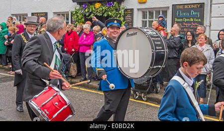 Helston Flora Tag 2014 Mittag Tanz, Kostüme und Spitze Hüte getragen Stockfoto